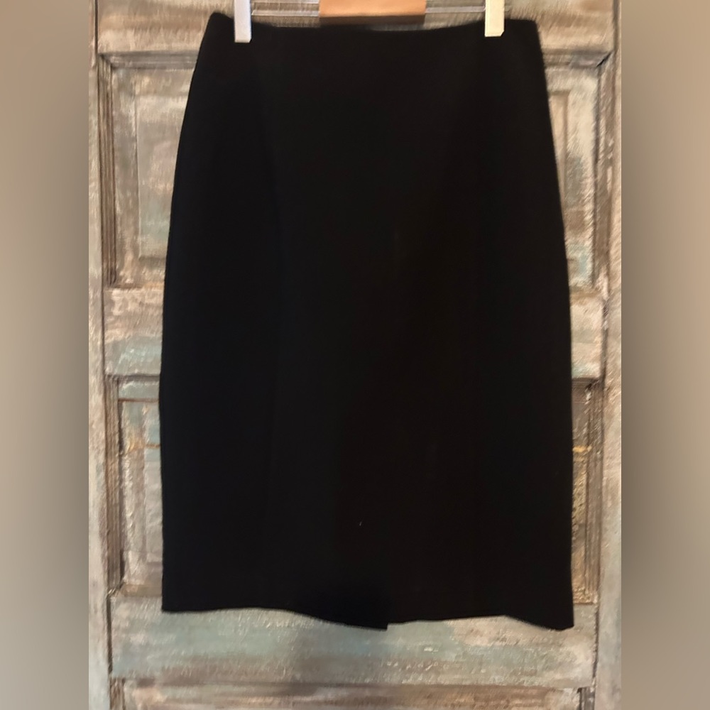 Ladies Black Classic Pencil Skirt. Slim fit. Fully lined. “Tobias”, EUC. Sz6.